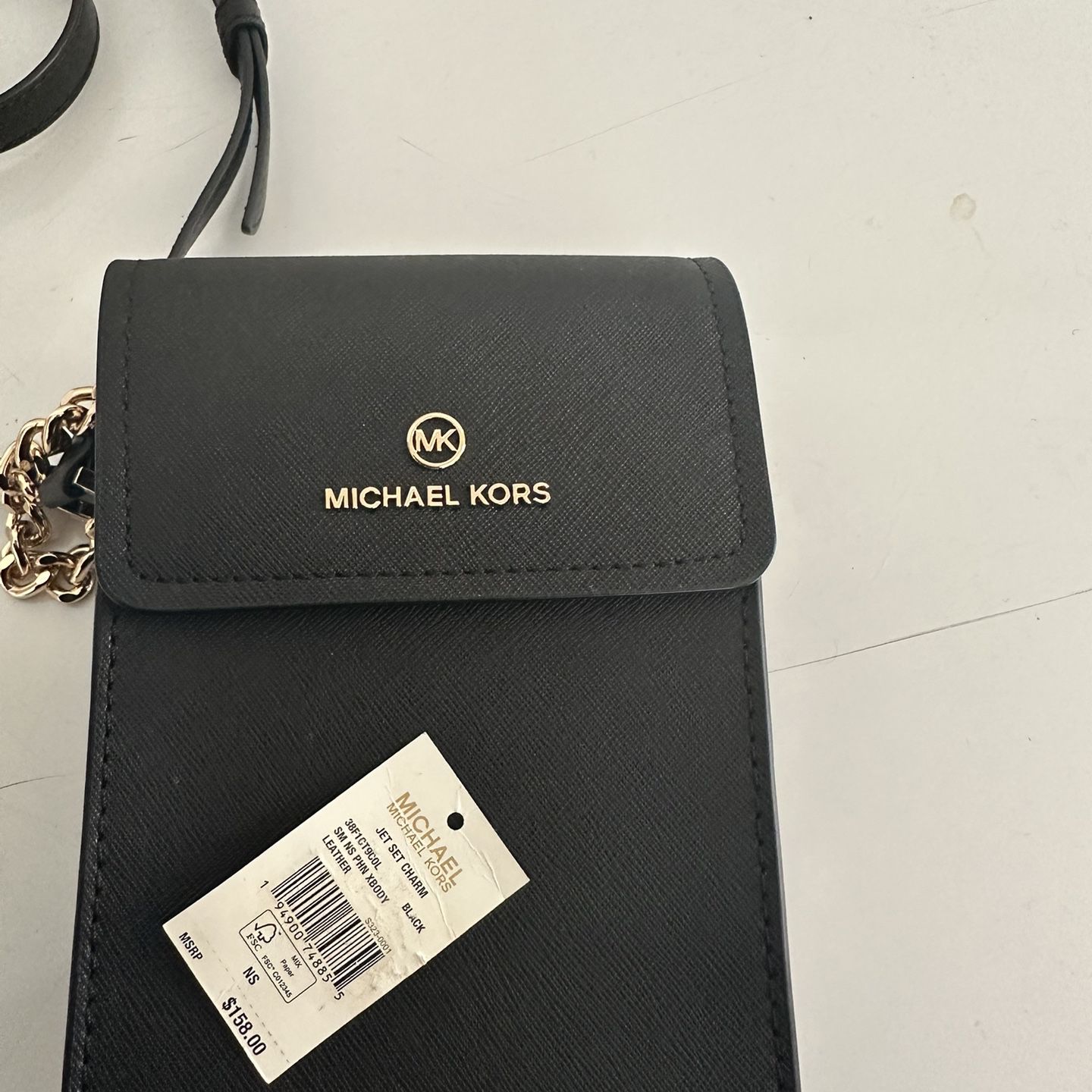 Michael Kors Jet Set Large Saffiano Leather Crossbody Bag for Sale in  Winston-salem, NC - OfferUp