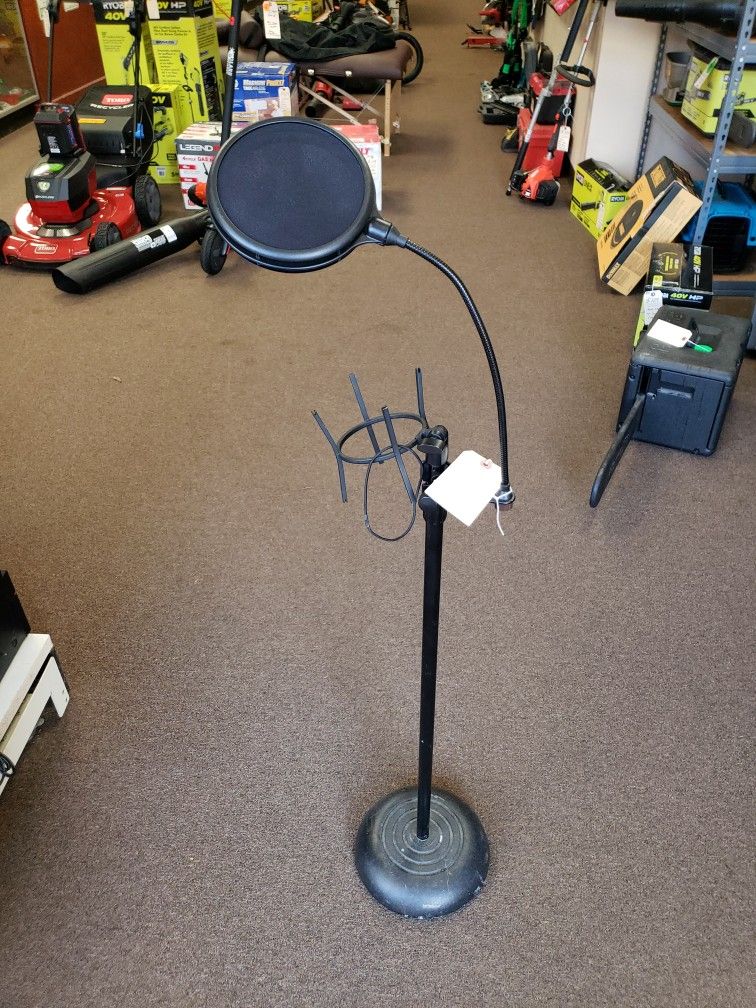 Pro Line Round Base Microphone Stand With Pop Shield