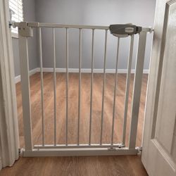 Brand New Open Box Baby & Pet Gate , 29–33” Wide, 30” Tall