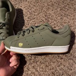 Olive Green Adidas NEW Size 4 