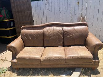 FREE LEATHER COUCH