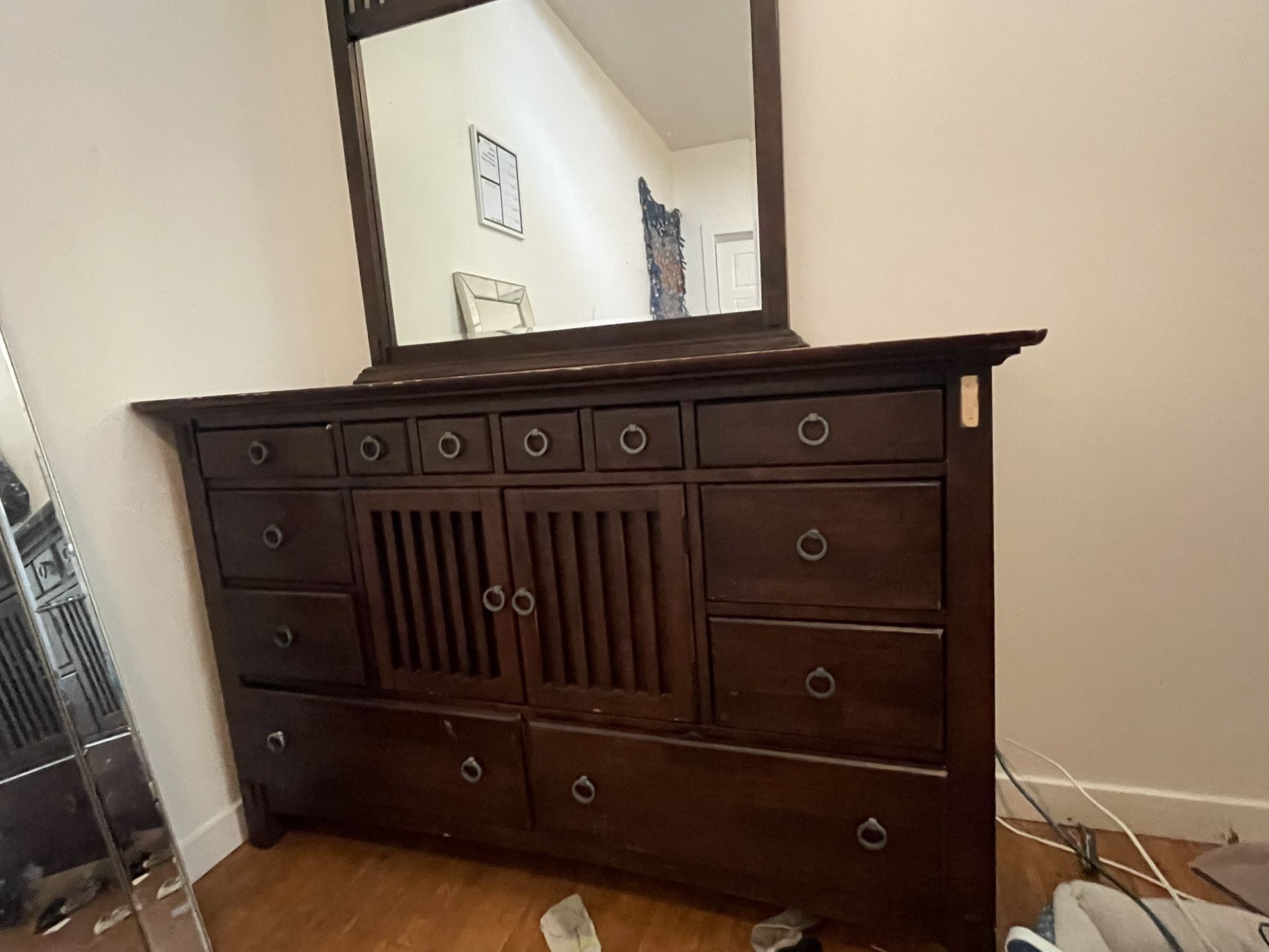 Dresser With Mirror