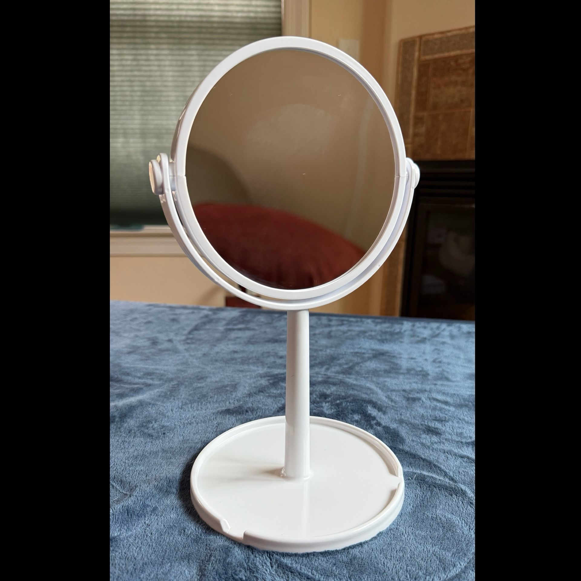 Two-sided Makeup Mirror