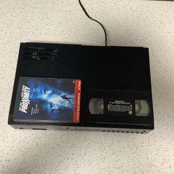 * SAMSUNG * HIGH QUALITY * 4-HEAD HI-FI STEREO VHS VCR AND DVD PLAYER AND CD PLAYER COMBO UNIT . EXCELLENT CONDITION . LIKE NEW . MUST SEE .