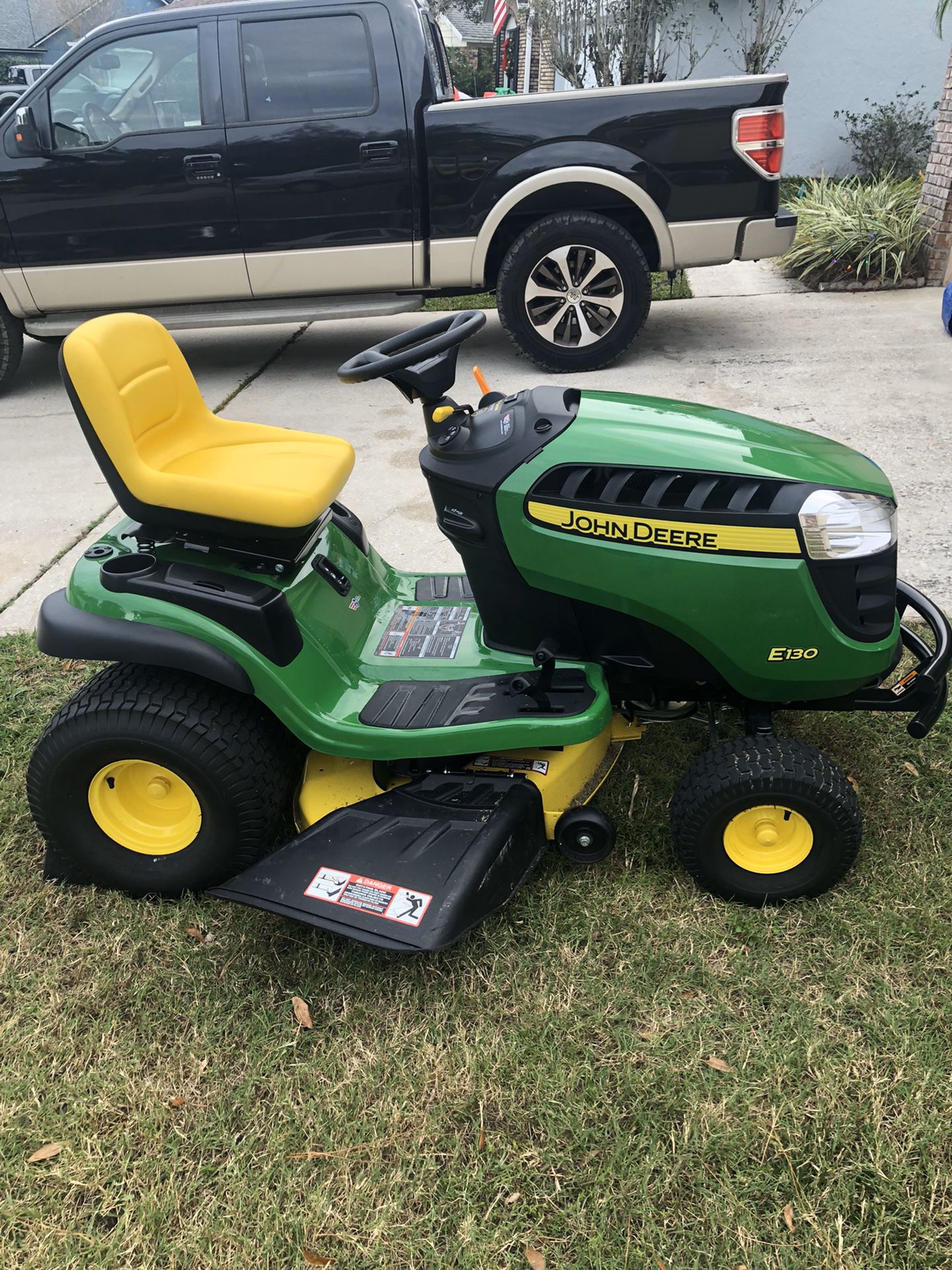 2019 John Deere 42 inch 22hp E130 riding lawn mower