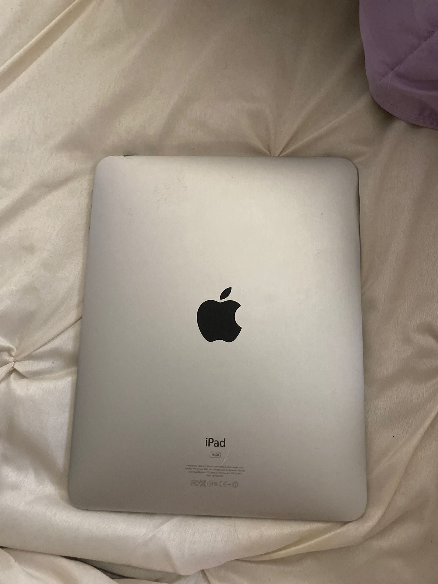 Ipad 1 first generation (16g) great condition