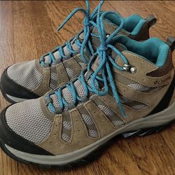 WOMENS COLUMBIA HIKING BOOTS