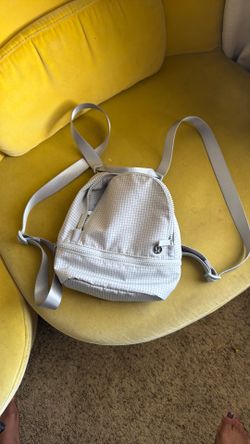 Lululemon xs back pack $40