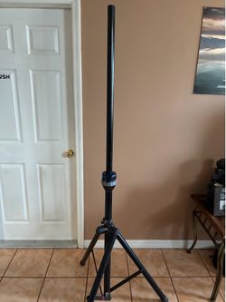 Ultimate Support TS-90B TeleLock Speaker Stand(2)