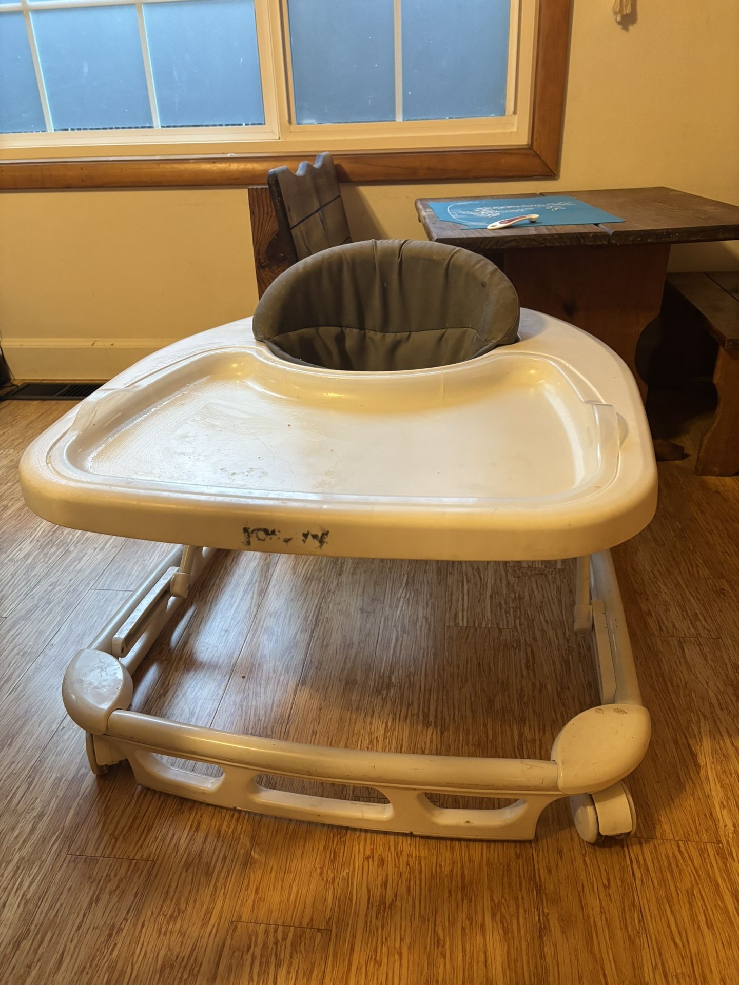 Joovy Spoon Baby Walker And Activity Seat