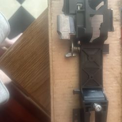 Ford Explorer D/s Inner Door Handle Bracket