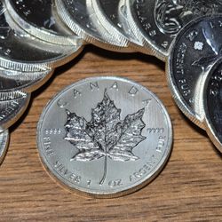 SPECIAL PRICE! 1oz Silver Canadian Maple Leafs 
