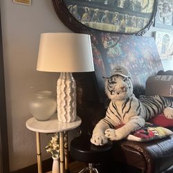 Lámpara y la mesa $40