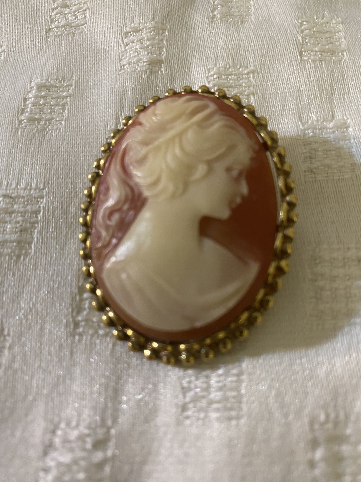 Vintage Gold Tone Cameo Brooch
