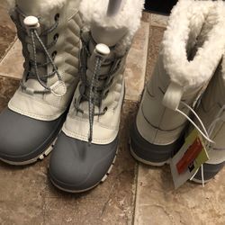 KIDS SNOW BOOTS ALL IN MOTION  25 CASH ONLY AVAILABLE 