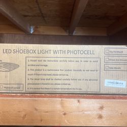 LED SHOEBOX LIGHT WITH PHOTOCELL