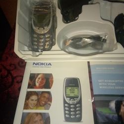 NEVER USED!  NOKIA 3360 PHONE COMPLETE