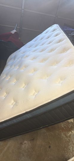Full size mattress