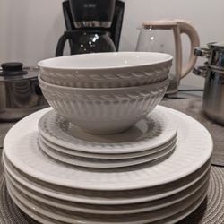 10 Plates And Bowls