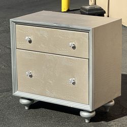 Modern - Commode
