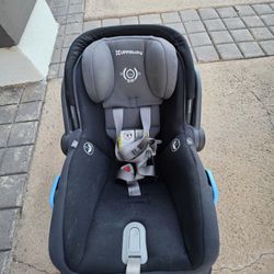 Uppababy Infant Carseat With Base 