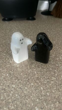 Ghost Salt & Pepper Shakers