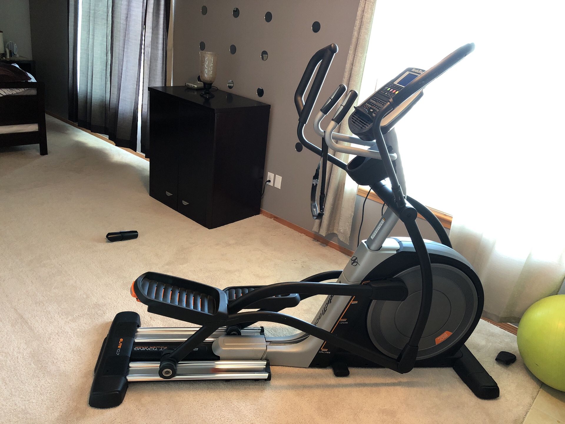 Nordictrack elite 2025 10.7 elliptical price