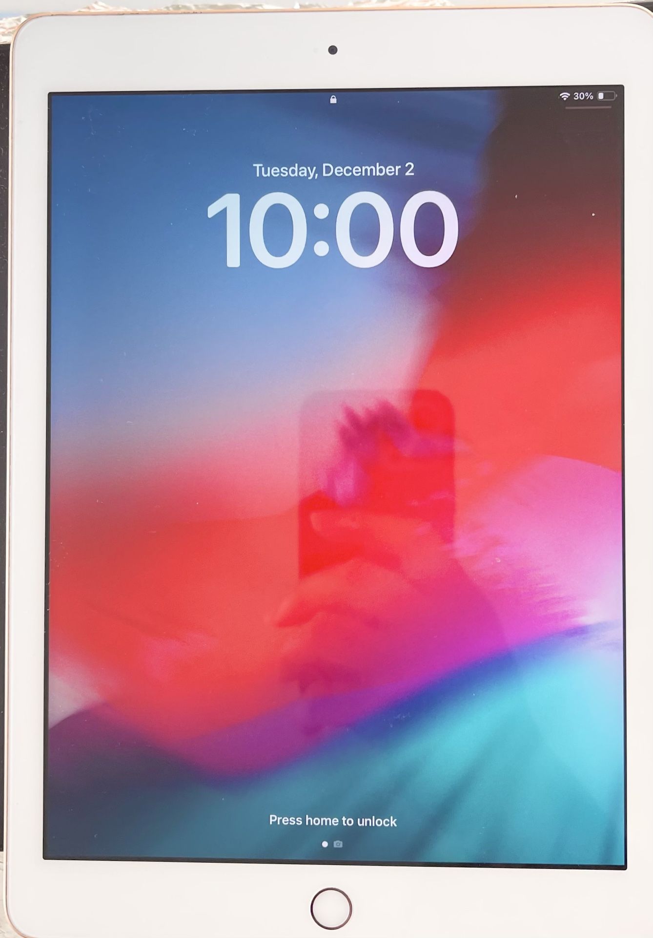 For Sale: iPad 6 Generation - 32GB- Gold-  Wi-Fi  w/ charger 