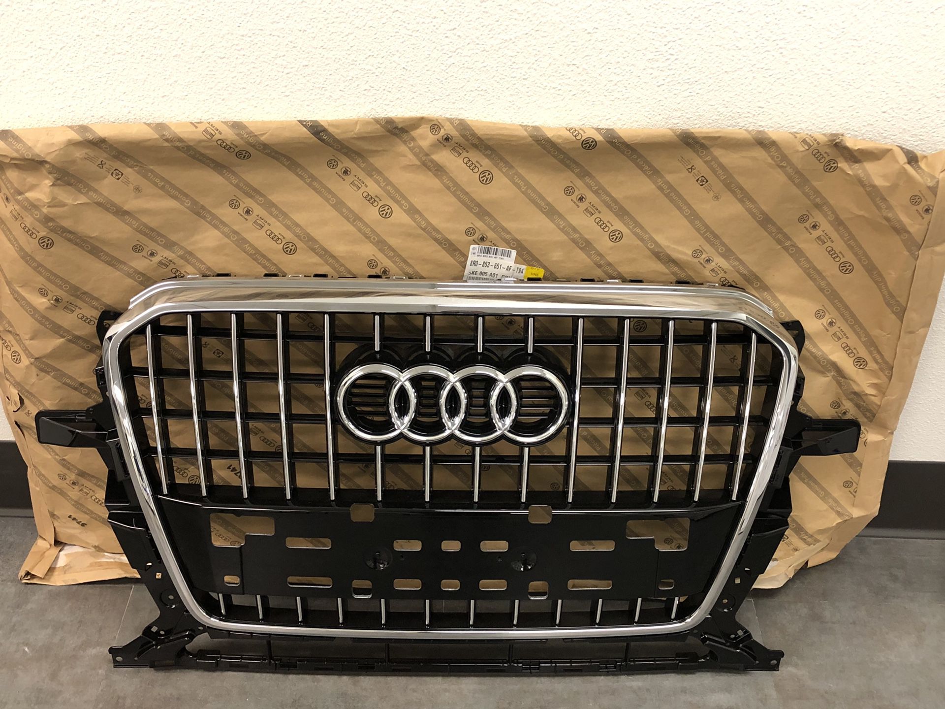 2014 Audi Q5 Premium Plus OEM Grille