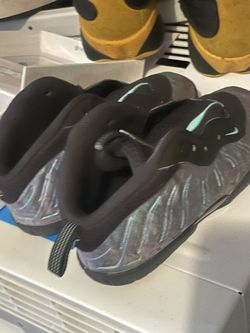  New And Used  Men Tennis Shoes 