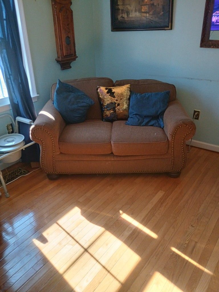Comfy Love Seat And Arm Chair