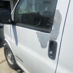 Chevy Van parting out.
3500 Express.