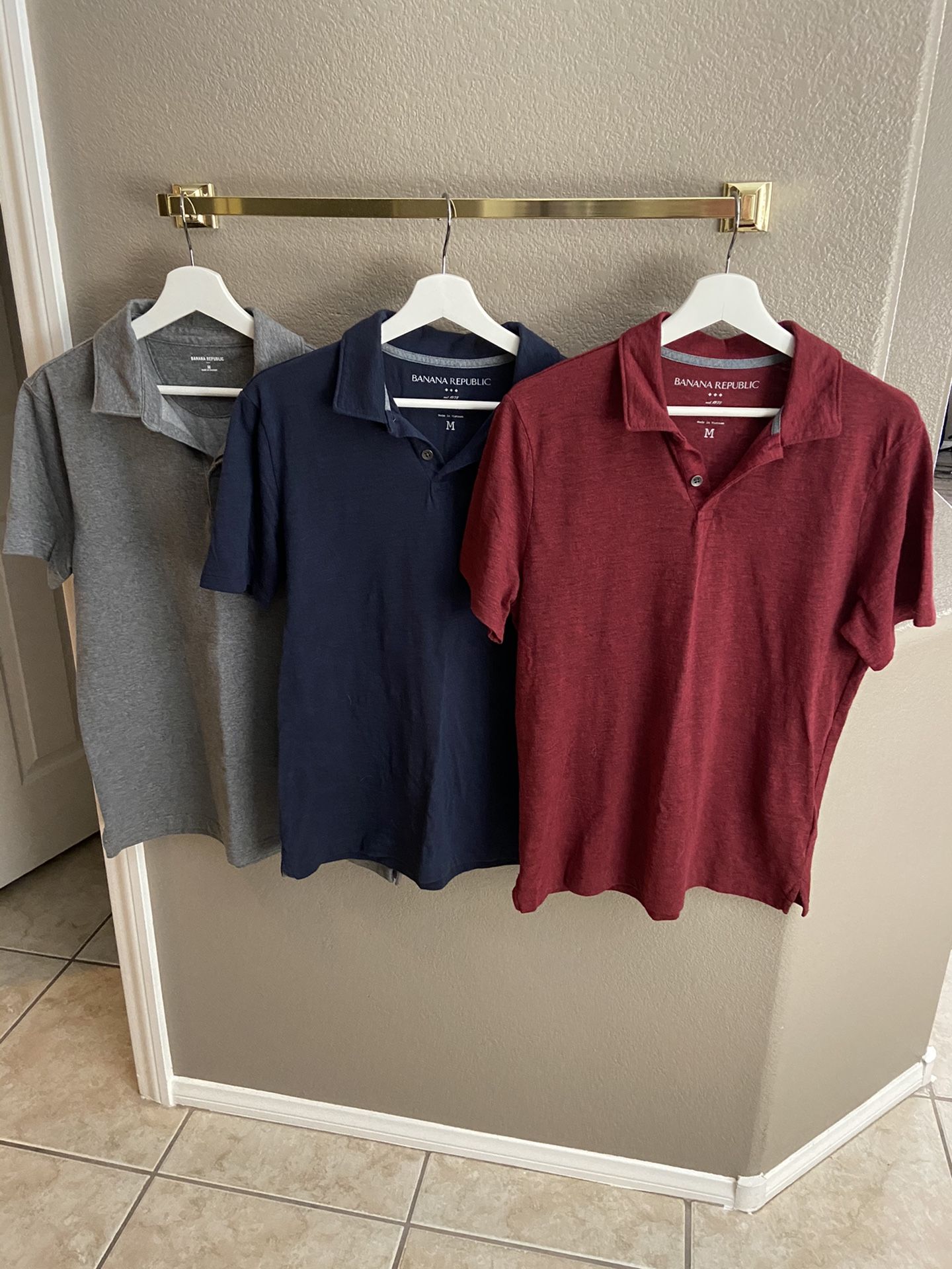 Banana Republic men’s shirts - medium