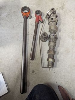 Pipe threading die set