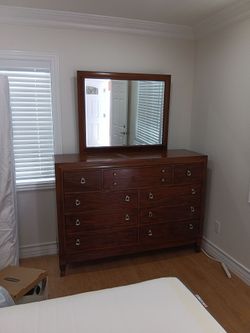 Dresser