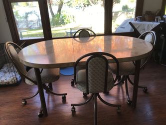 Formica Dining Table and 6 Chairs