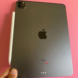  Apple IPad Pro 11” 2nd Generation (2020 Model/ Liquid Retina / Face ID) 128GB with Keyboard, pen & Accessories (512GB $599) 