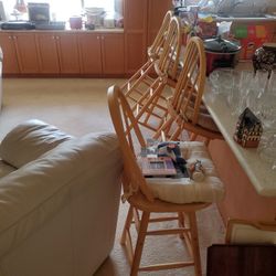 Set a 4 counter high chairs