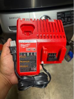 Milwaukee M18 & M12 charger brand new