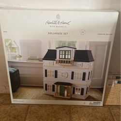 Hearth And Hand Doll House set