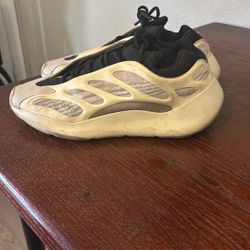 Yeezy 700 Azael