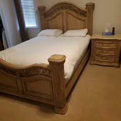 Wynwood Cordoba Mansion Bedroom Set in Antiguo Blanco