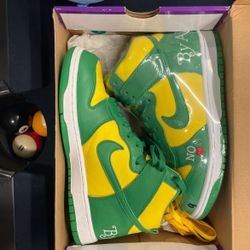 SUPREME “Brazil” Dunks Size 9