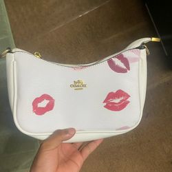 Kiss Coach Teri Shoulder Bag 