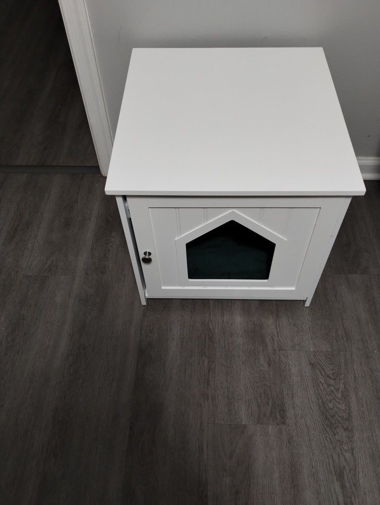 White Dog House