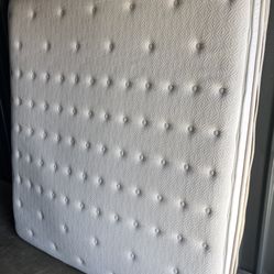 King Size Mattress w/Box Spring 