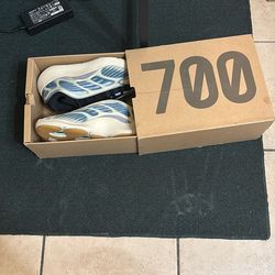 Adidas Yeezy 700 V3