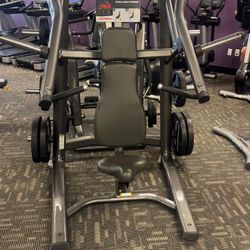 Life Fitness Signature Series Plate Loaded Incline Chest Press. Commercial Gym Equipment.