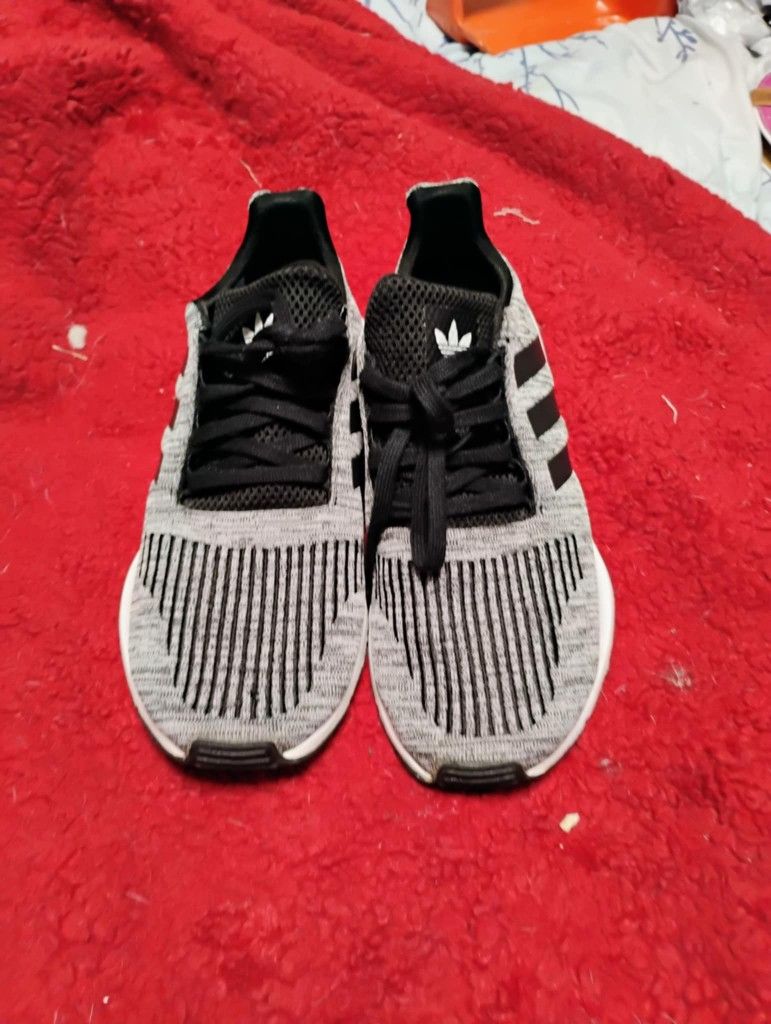 Women's Adidas Size 7