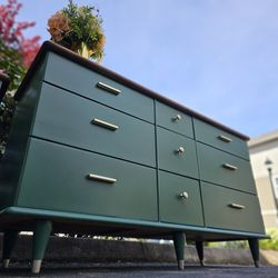 MARVELOUS Mid Century Modern Dresser 9 Drawers Green